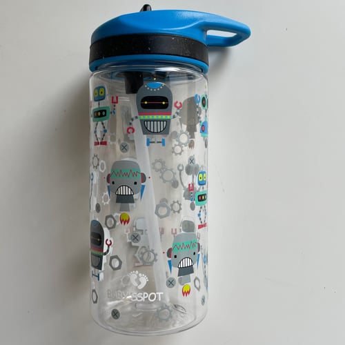 مطاره بلاستك مع مصاص سلكون مانعه للانسكاب