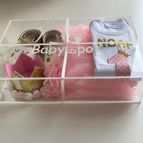 هديه مكونه من بربتوز بالاسم وتنوره وربطة شعر (بدون...