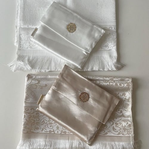 سجاده صلاه للبالغين مع شنطه بالاسم