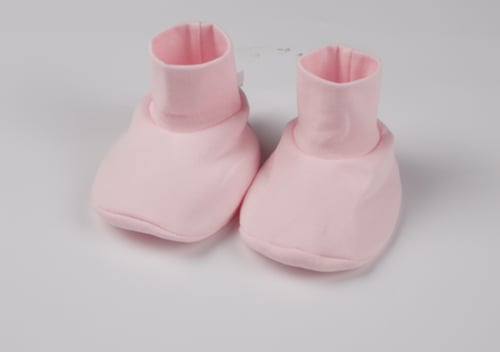 بكج مكون من 9 قطع عباره عن فوطه وطقم لبس بربتوز كا...