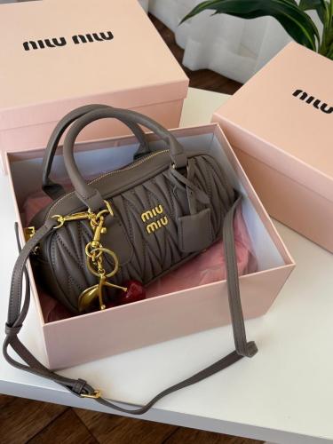 شنطة ميو ميو