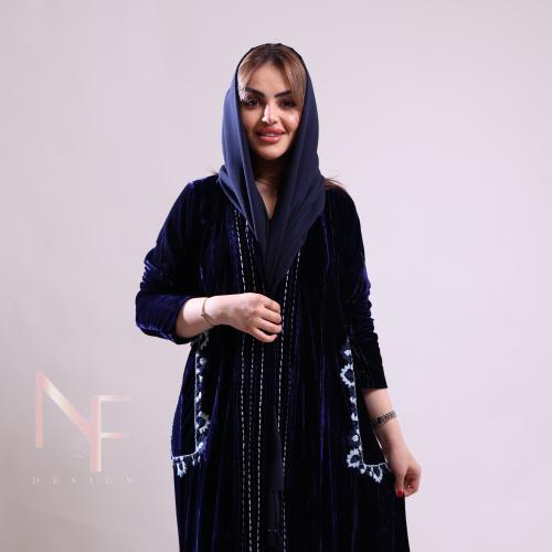 مخمل كحلي غامق بتطريز و شك يدوي