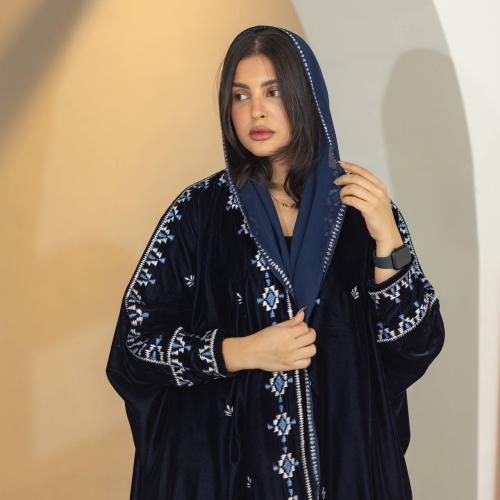عبايه بشت باللون الكحلي والتطريز المميز