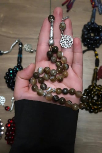 عقيق حجم صغير بطربزونة