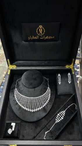 طقم ذهب ابيض ( 27.66 جرام - عيار 18 )