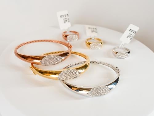 Gold bracelet rose design Italian (13.92 grams - 1...