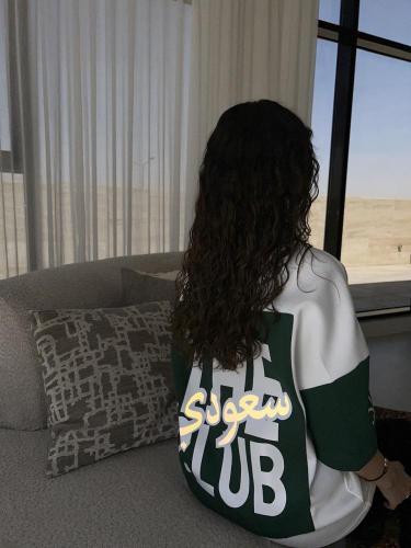 تيشرت اوفر سايز The club سعودي شكل انيق