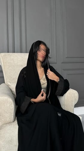 043 عباية بسمة