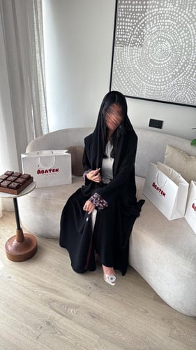 037 عباية رزان