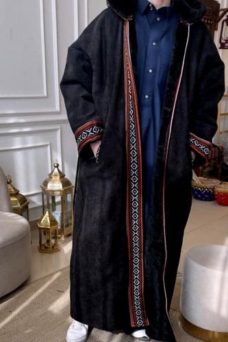 فروة شتوية تراثية مطرزة – بتصميم أنيق وعصري