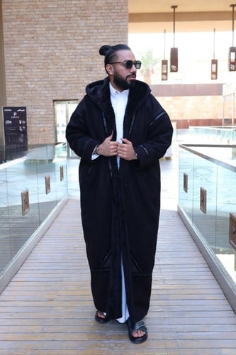 فروة ملكية رجالية فاخرة – جوخ مطرز بلمسة جلدية