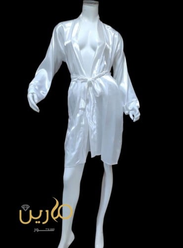 روب عرايس بتصميم كلاسيكي