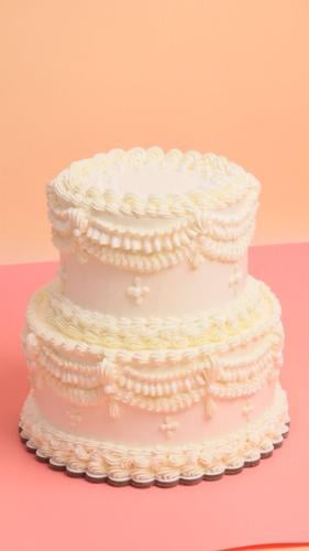 كيكه دورين الاول 8 انش والثاني 6 انش مع لولو