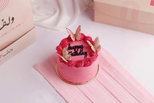 كوري كيك هابي بيراثدي وردي مع فراشات