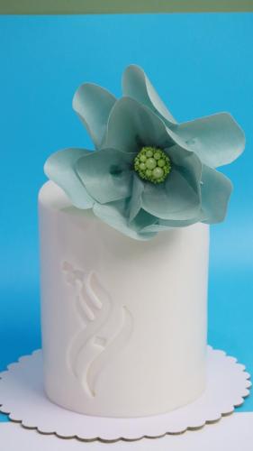 كيكة حفر مع وردة ويفر 6 انش مع زيادة طبقتين