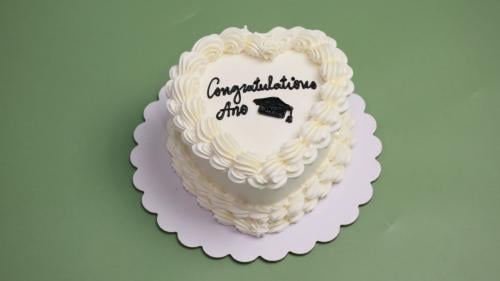 كيكه فنتج 4انش تخرج شكل قلب