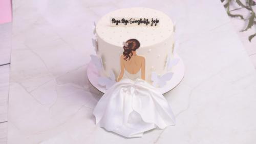 كيكه 6 انش by by single life مع صورة بنت