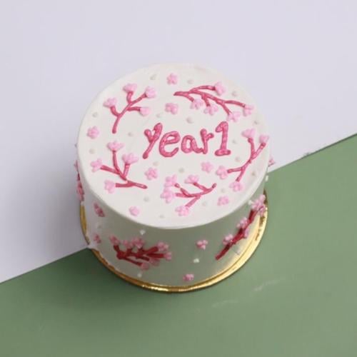 كوري كيك 1 year مع رسم ورد