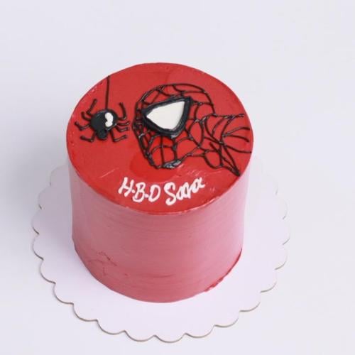 كيكة 4 انش باللون الحمر H.B.D. مع رسم عنكبوت