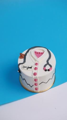 كوري كيك لابكوت مع سماعة طبيب بعجينة سكر