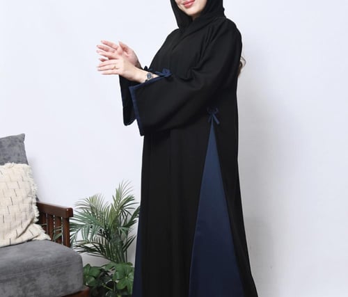 عبايه لف كلوش بسيط وراقي بتداخل اللون الكحلي على ا...