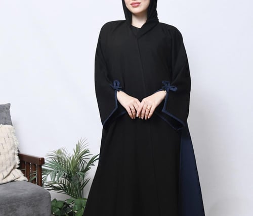 عبايه لف كلوش بسيط وراقي بتداخل اللون الكحلي على ا...