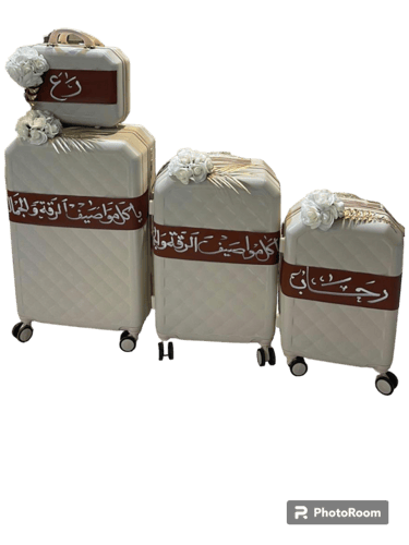 شنطة سفر مع التزين والاسم 4 قطه