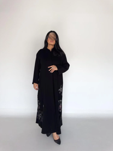 عبايه بقماش سيراميك اندنوسي وطباعه مع كرستال لمار