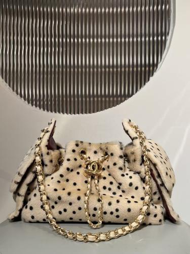 شانيل كولكشن الفرو المرقط | Chanel Spotted Fur Collection