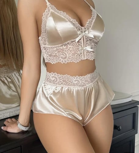 طقم اللانجري الحريري