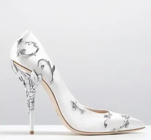 أحذية عالية الكعب الكلاسيكية