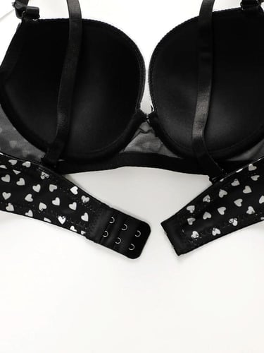 طقم ملابس داخلية نسائية