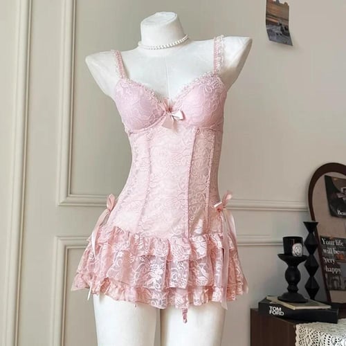 ملابس داخلية دانتيل