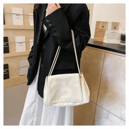 حقيبة كتف المرأة