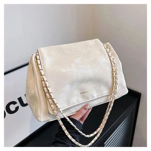 حقيبة كتف المرأة