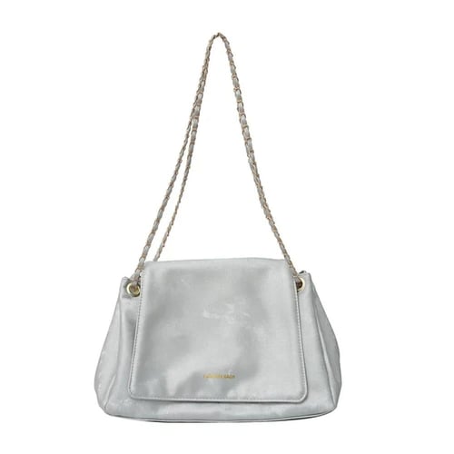 حقيبة كتف المرأة