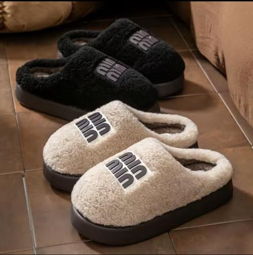 أحذية منزلية شتوية