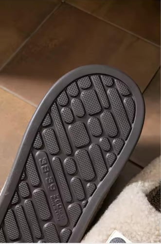 أحذية منزلية شتوية