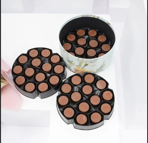 بوكس شوكولاتة هانوڤريان مع كيكة التوت