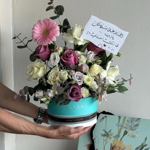 باقة حكاية ورد - بتنسيق بوكس شوكولاتة هانوفريان