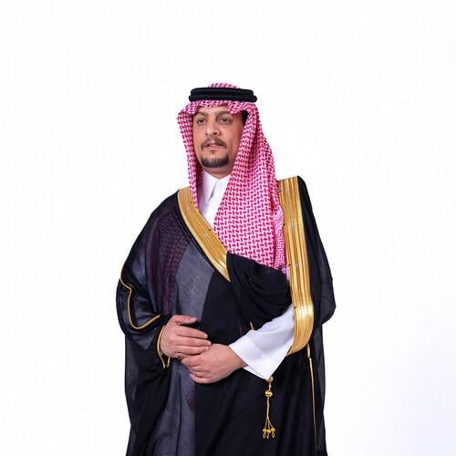 البشت الملكي الأسود