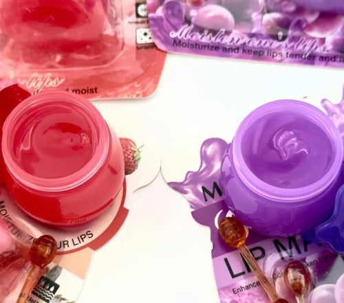 مرطب يرطب الشفاه ويحافظ عليها ناعمة ورطبة