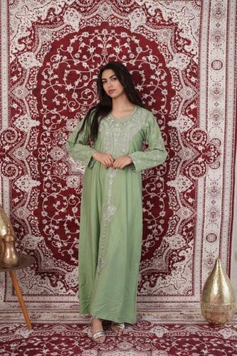 جلابية مطرزة فاخرة بتصميم ملكي ولمسة عصرية SM -83