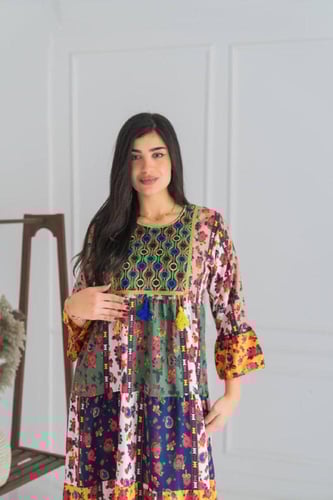 جلابية شالكي واسعة بقصة مريحة وتفاصيل نقشة مميزة S...