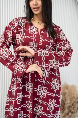 جلابية فخمة بتفاصيل مطرزة وتتميز بتطريز ناعم SM -...