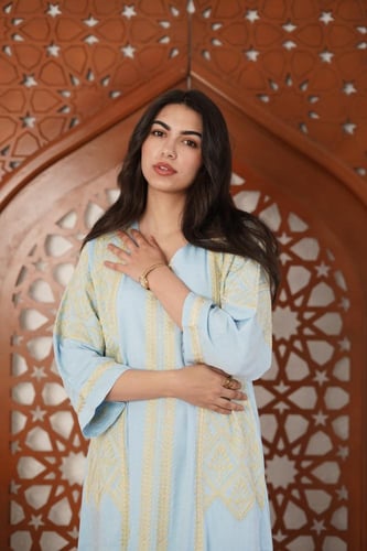 جلابية نسائية مطرزة كاملة – خيارك للذوق العالي SM...