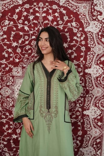 جلابية نسائية مطرزة كاملة – خيارك للذوق العالي SM...