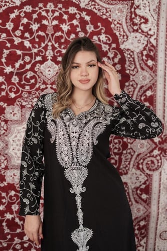 جلابية مطرزة فاخرة بتصميم ملكي ولمسة عصرية SM -83