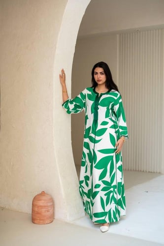 جلابية النسيم الملون أناقة بسيطة بتفاصيل ملفتة SM...