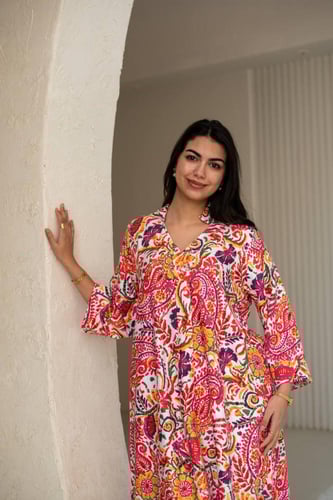 جلابية تسرق الأنظار قبل حضورك ارتدي لوحة فنية تميز...